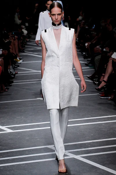 Look 27